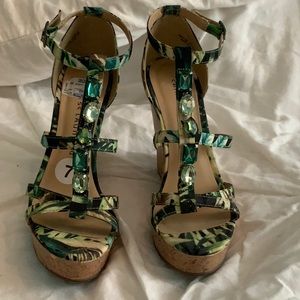 Green tropical platform shoes